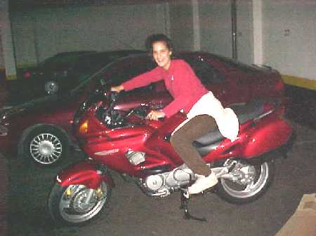 Belen y la moto nueva de su pap